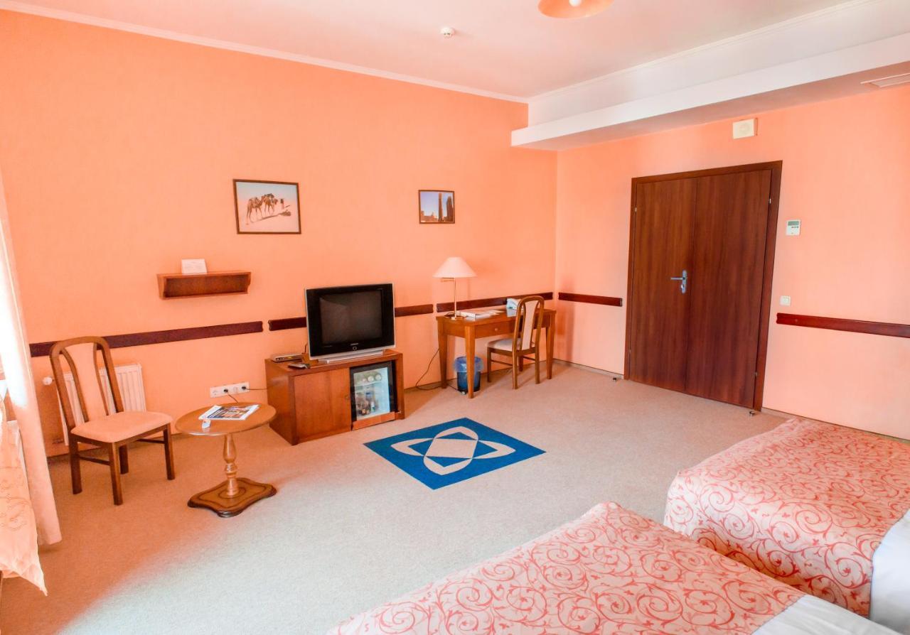 Premier Hotel Shafran Sumy Exterior photo