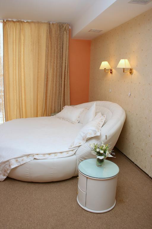 Premier Hotel Shafran Sumy Exterior photo